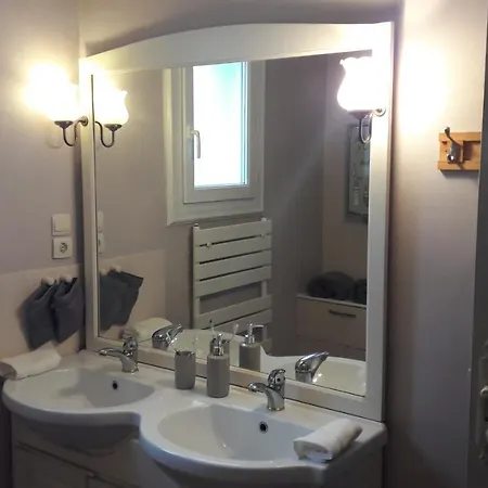 D'hote - La Ruche Des Bleuets 3*