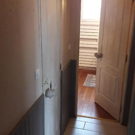 D'hote - La Ruche Des Bleuets 住宿加早餐酒店 米萨讷