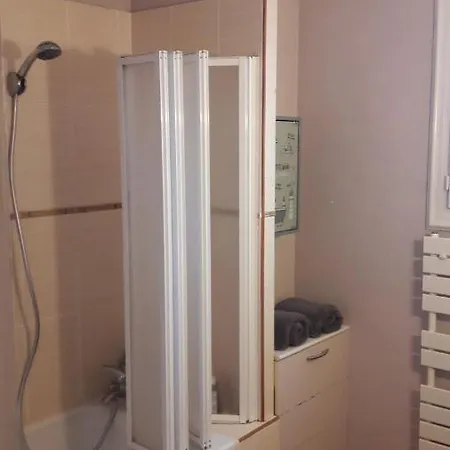 D'hote - La Ruche Des Bleuets 住宿加早餐酒店 米萨讷