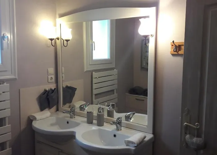 D'hote - La Ruche Des Bleuets 3*